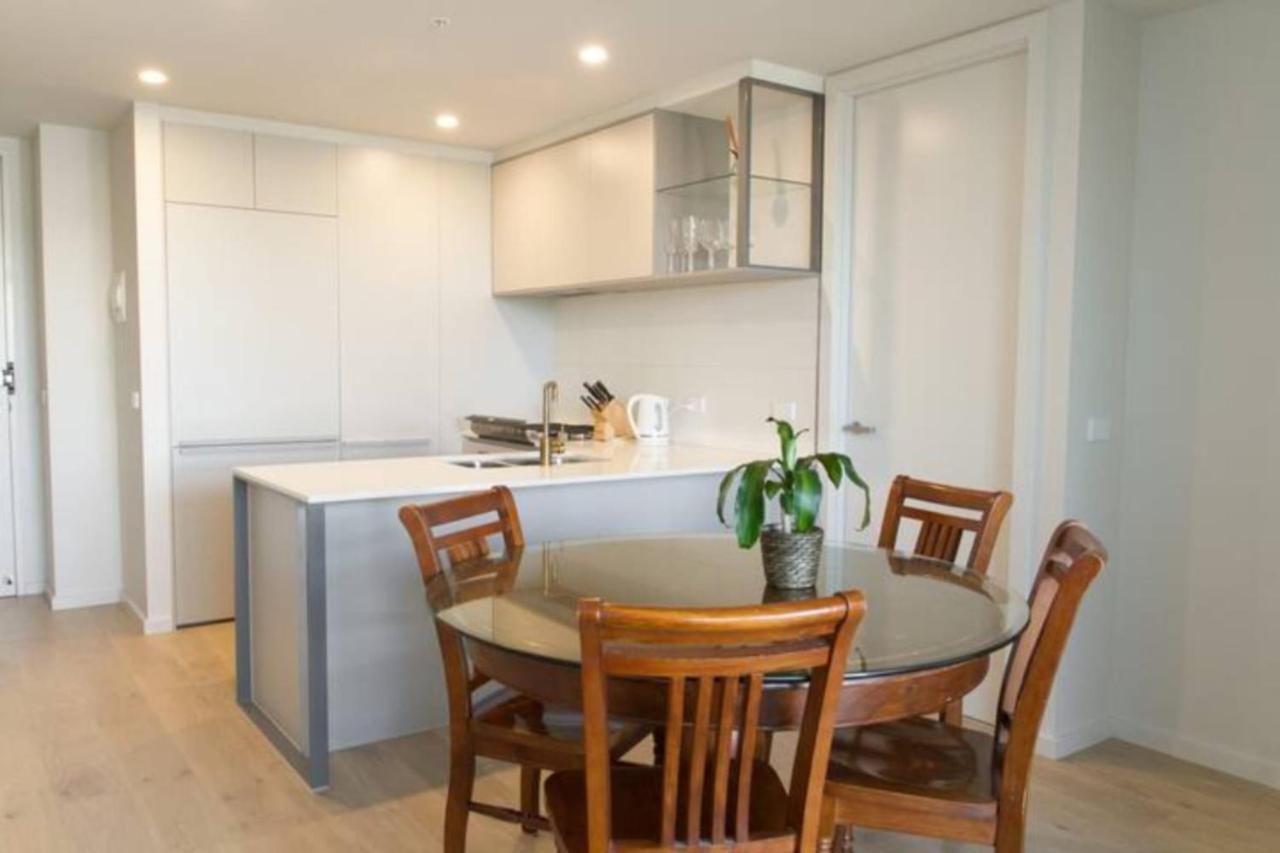 New Spacious 2 Bedroom With Gorgeous City Views Melbourne Luaran gambar